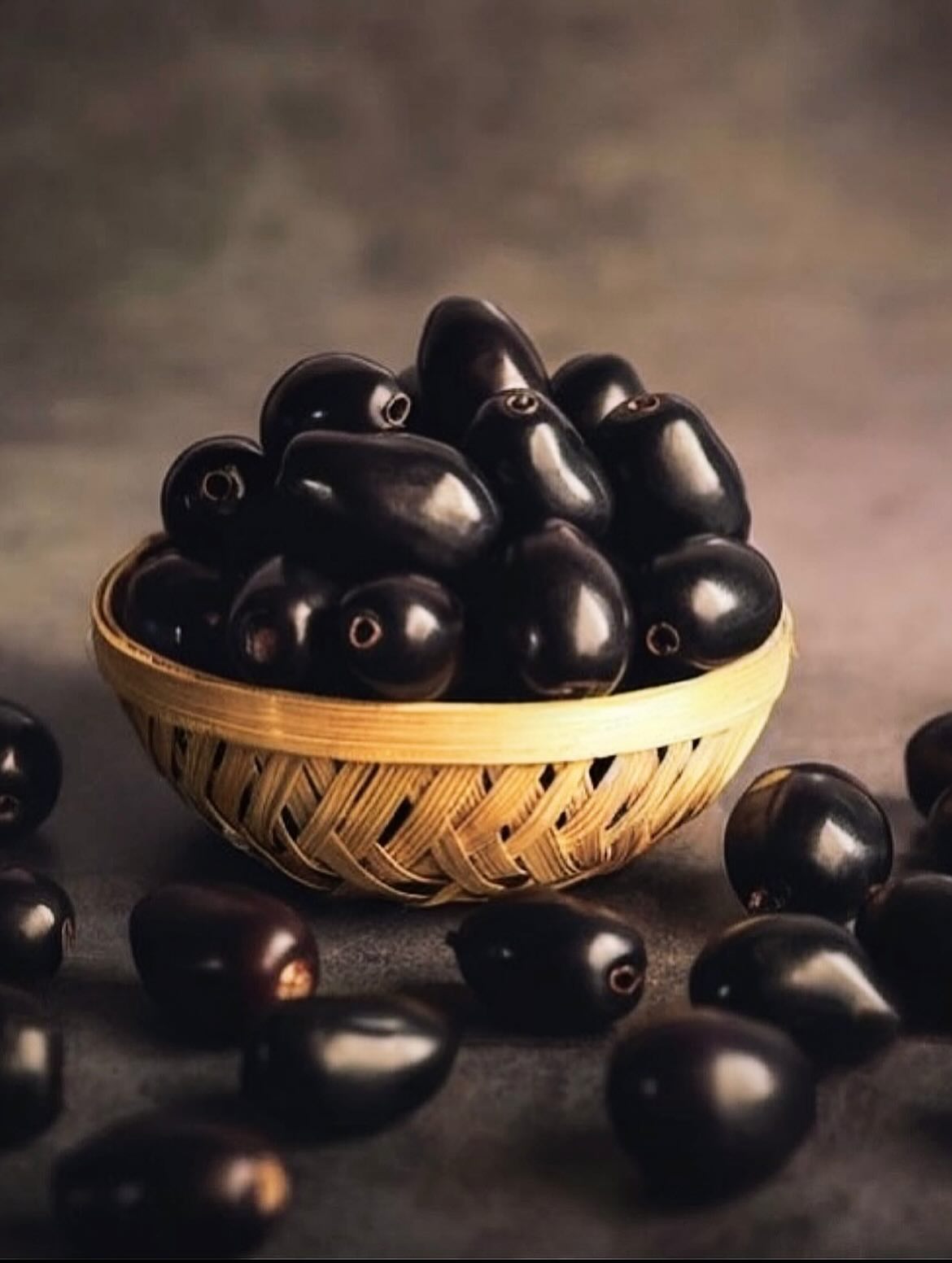 Juicy, delicious and drool worthy Indian jamuns are now available @luluexchangebh @lulubahrainy
#jamun #awanifarms #seasonalfruit #indianjamun #thepurplefruit #summer #summerfruit #diabetes #controlsdiabetes #lulubahrain #luluuae #lulubahrain🎄❤️ #bestseasonalfruit #jamunfordiabetes #jamunforhealth #jamunforweightloss #indianblueberry #indianberries #indianfruitinbahrain #lulu #bahrainfood #bahrain #bahrainfruitlovers #bahrainfruitmarket #bahrainfoodbloggers #bahrainluluhypermarket #fruitsinbahrain #juice #drool #deliciousfruit